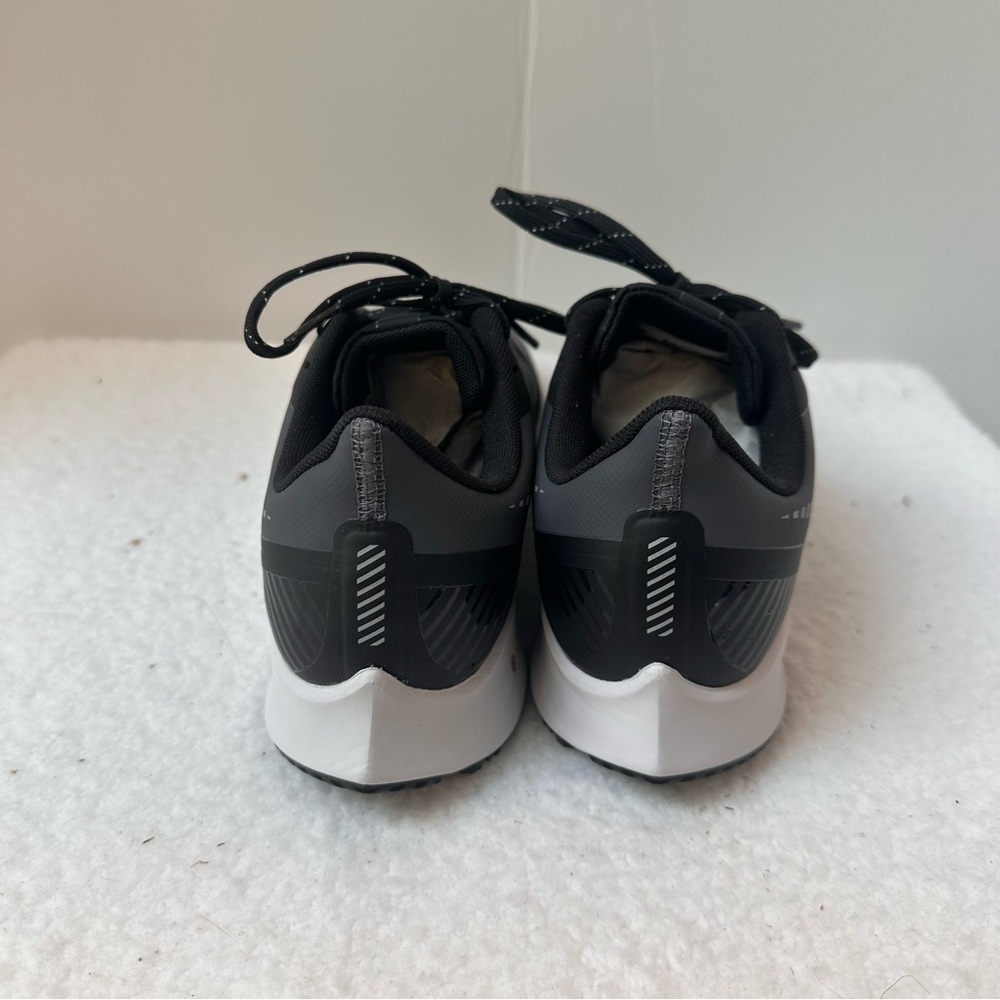 Women’s Nike Shoes - Picture 5 of 10